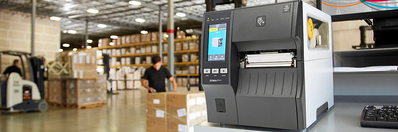 RFID-Drucker um Etiketten zu codieren und zu bedrucken